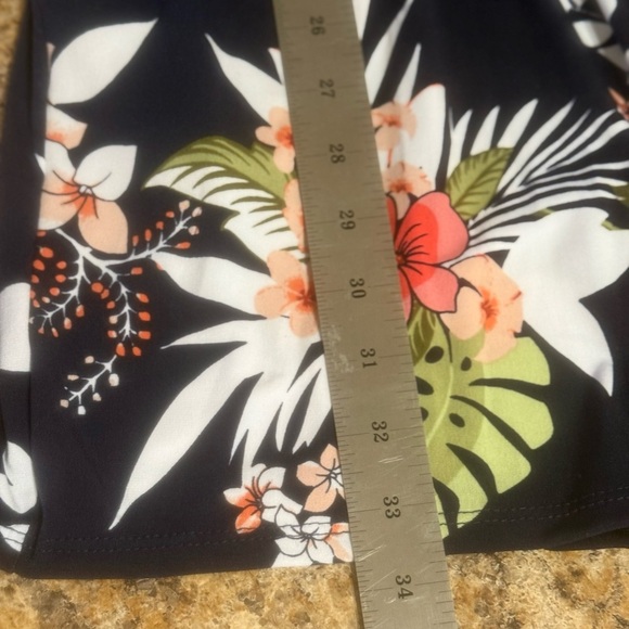 White Birch Womens Shorts Romper Size M Blue Floral Stretchy Elastic Has Pockets - Picture 9 of 13